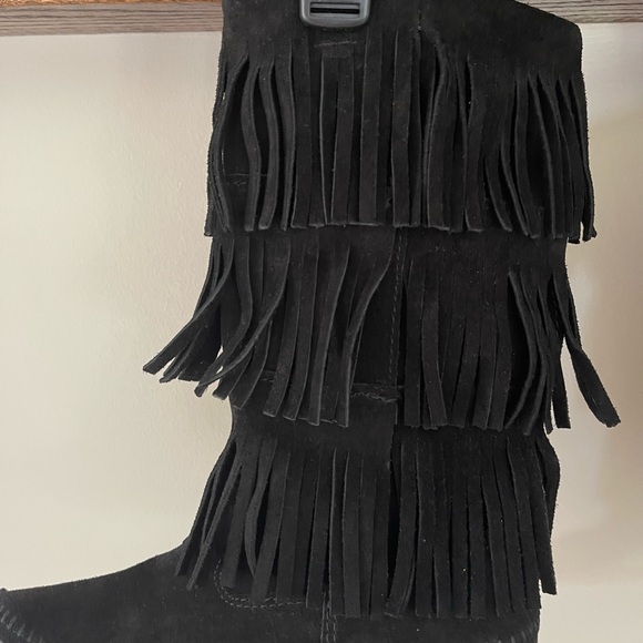 Minnetonka Black Moccasin Fringe Shoes - Picture 3 of 11